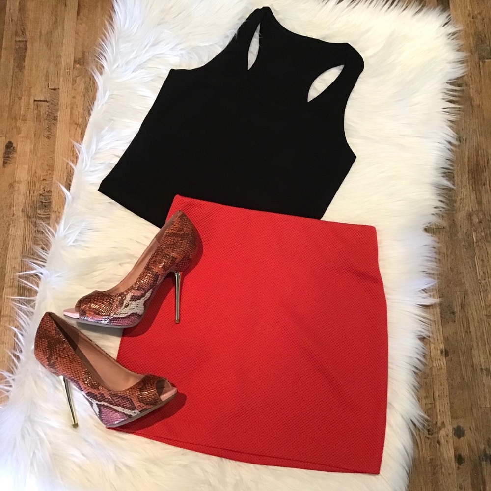 BCBGeneration red texture mesh mini skirt sz S